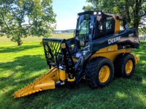 CL-FAB-DOMINATOR-TREE-PULLER-ON-DEERE-330G-1024x768